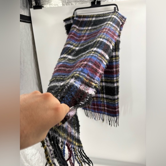 Urban Outfitters Women’s Fuzzy Purple Plaid Winter Layering Polyester Scarf - Picture 7 of 12